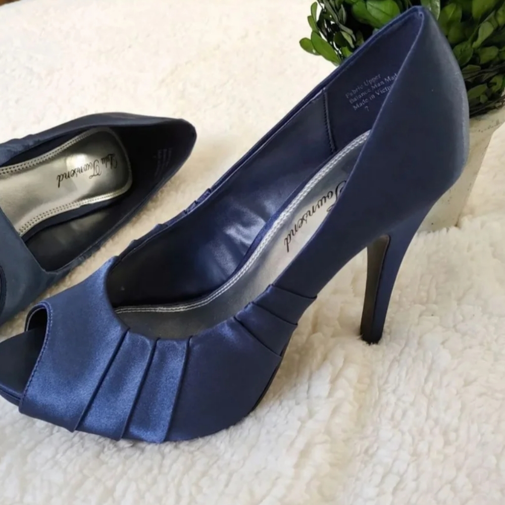 NEW Lulu Townsend indigo 4in heels shoes size 7